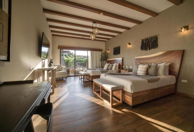 Четырехместный Номер Стандарт Вид на Сад, Emmalu Hotel Boutique