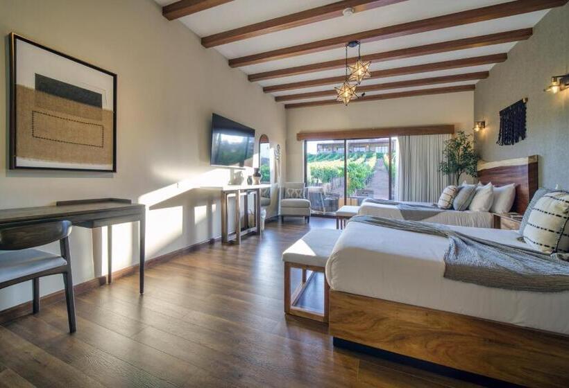 Четырехместный Номер Стандарт Вид на Сад, Emmalu Hotel Boutique