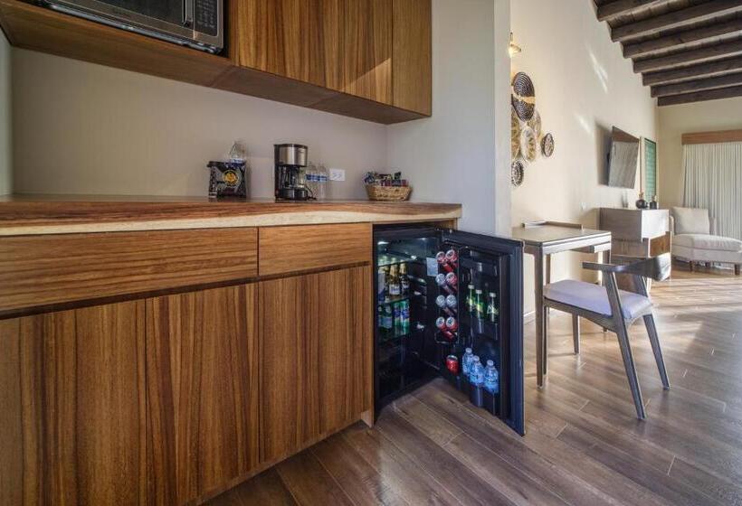 Люкс с Балконом, Emmalu Hotel Boutique