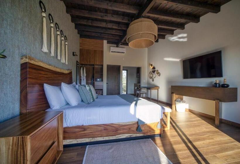 Люкс с Балконом, Emmalu Hotel Boutique