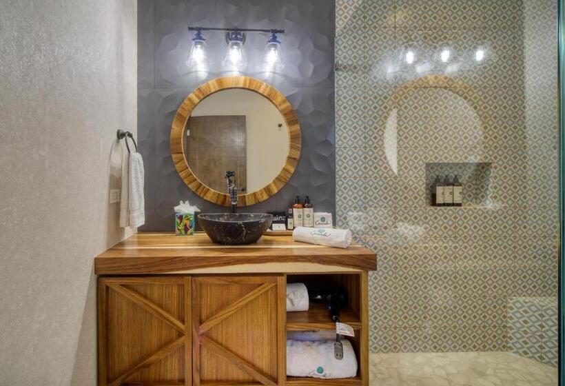 Четырехместный Номер Стандарт Вид на Сад, Emmalu Hotel Boutique