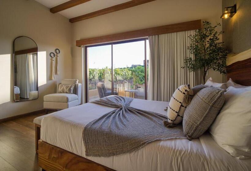 Четырехместный Номер Стандарт Вид на Сад, Emmalu Hotel Boutique