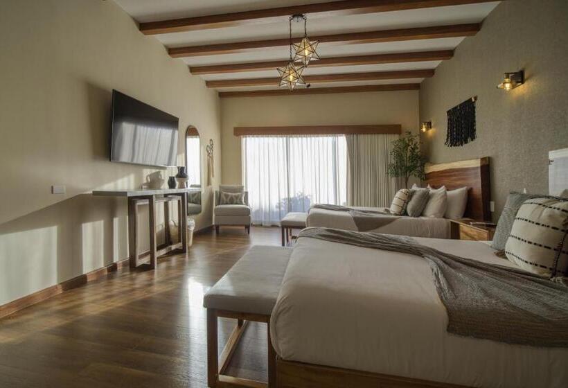 Четырехместный Номер Стандарт Вид на Сад, Emmalu Hotel Boutique