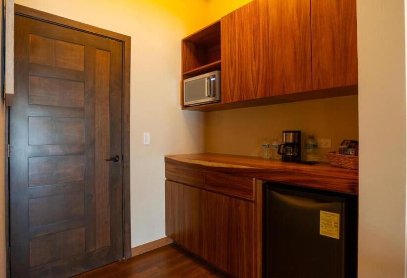 Люкс с Балконом, Emmalu Hotel Boutique