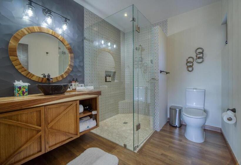 Люкс с Балконом, Emmalu Hotel Boutique