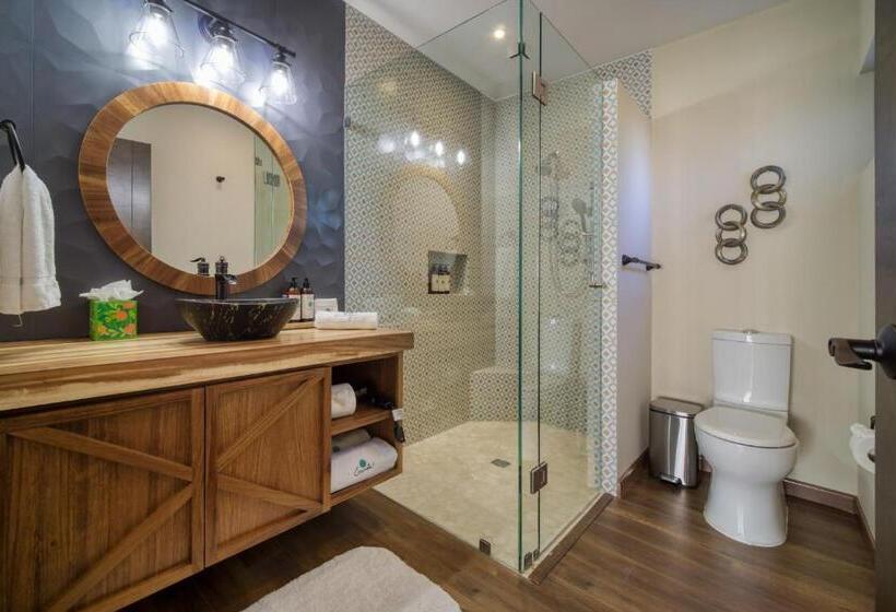 Люкс с Балконом, Emmalu Hotel Boutique