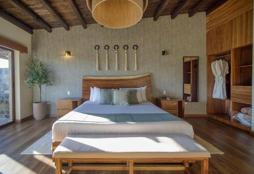 Люкс с Балконом, Emmalu Hotel Boutique