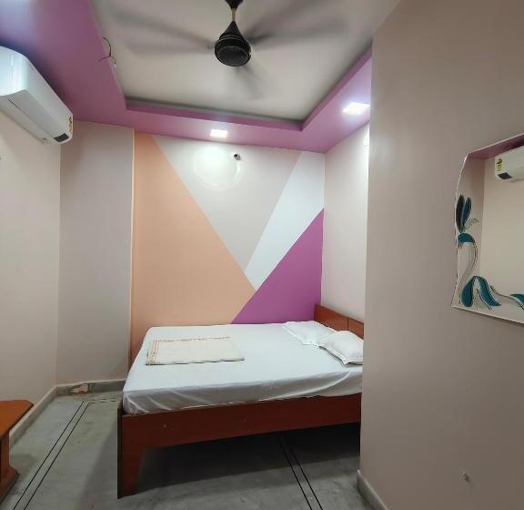 Chambre Economy, Anjali