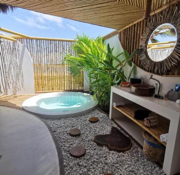 جناح مزود بحمام سباحة, Bambu Blu Lagoon Homes