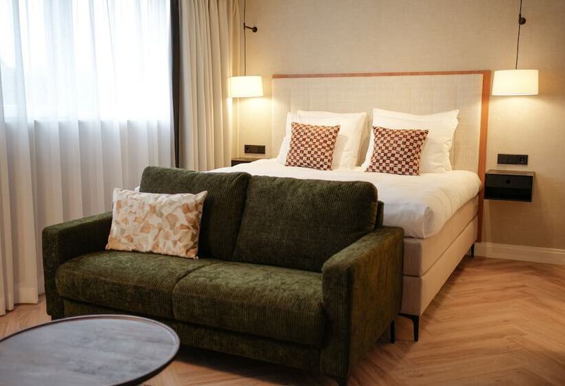 디럭스 스튜디오, By Friso Den Haag   Scheveningen