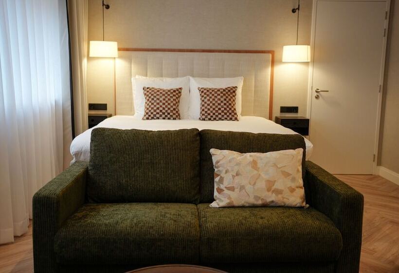 디럭스 스튜디오, By Friso Den Haag   Scheveningen