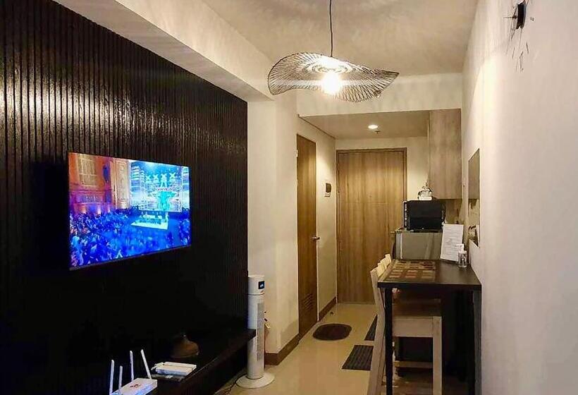 1 Bedroom Apartment with Balcony, C Place