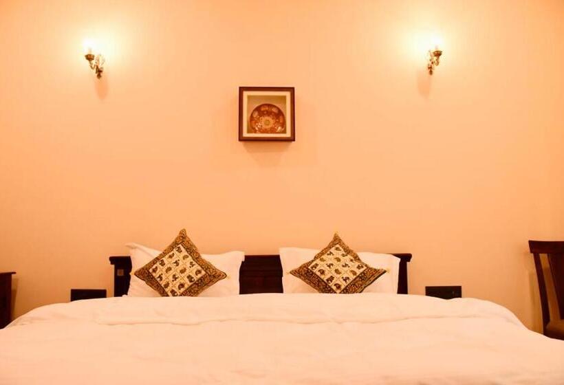 جناح ديلوكس, Desert Pride