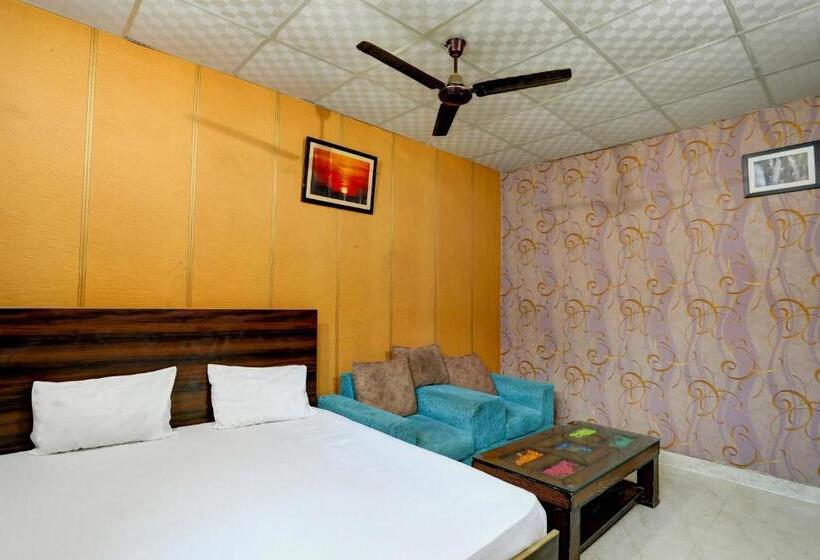 Трехместный Номер Классика, Oyo Gold Inn