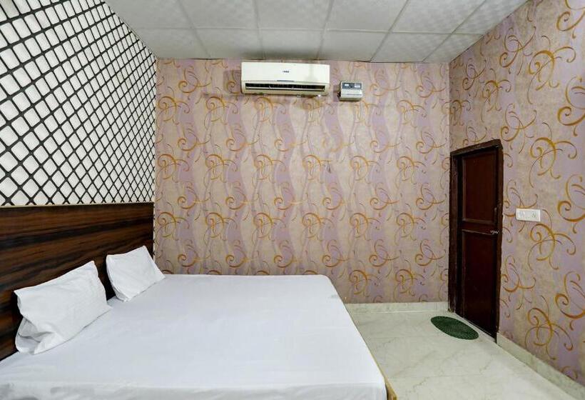 Трехместный Номер Классика, Oyo Gold Inn