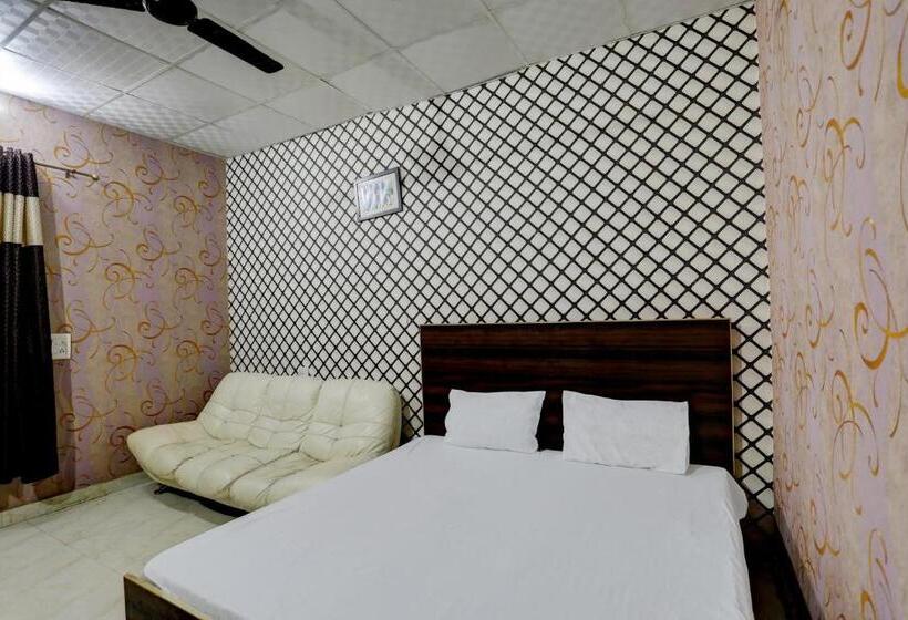 Трехместный Номер Классика, Oyo Gold Inn