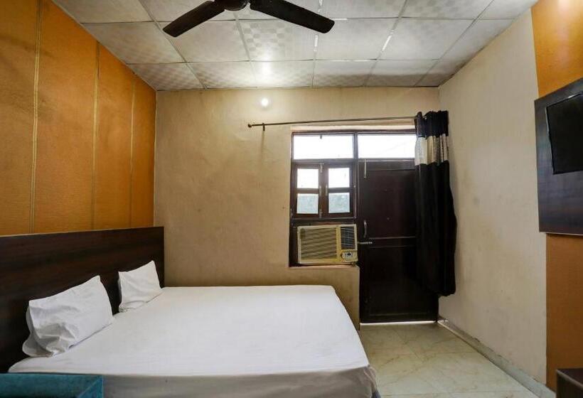 Трехместный Номер Классика, Oyo Gold Inn