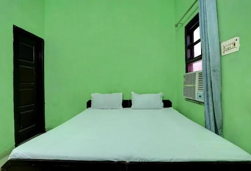 トリプルクラシックルーム, Oyo Lavish Guest House
