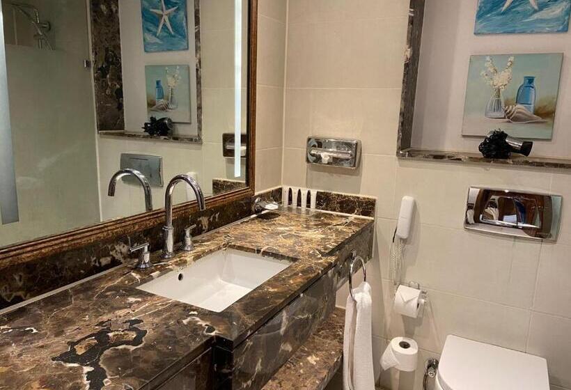 کلبه ییلاقی, Studio