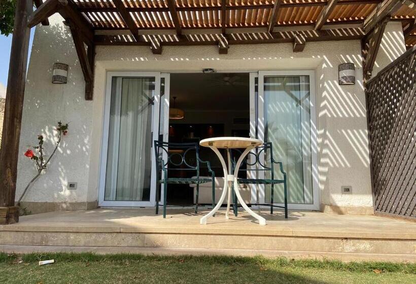 کلبه ییلاقی, Studio