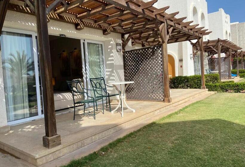 کلبه ییلاقی, Studio