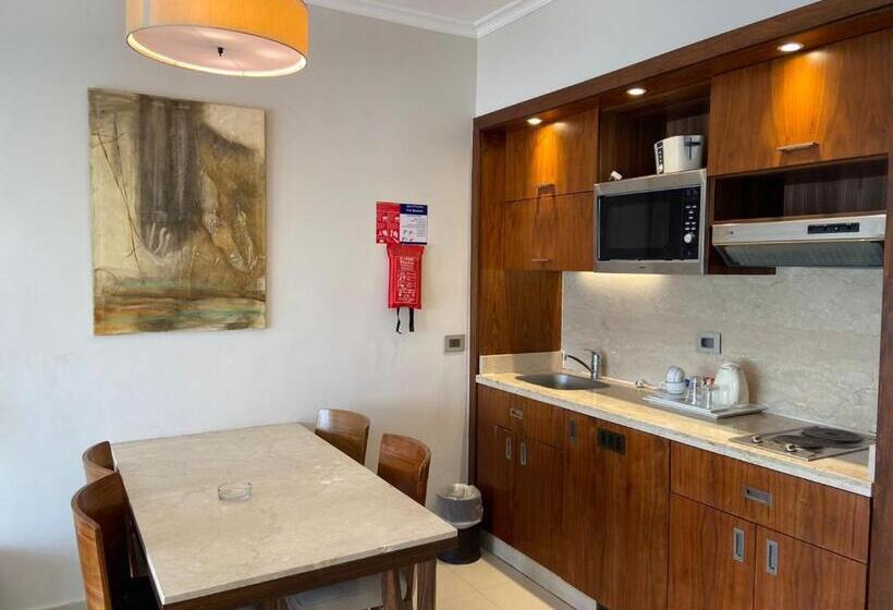 کلبه ییلاقی, Studio