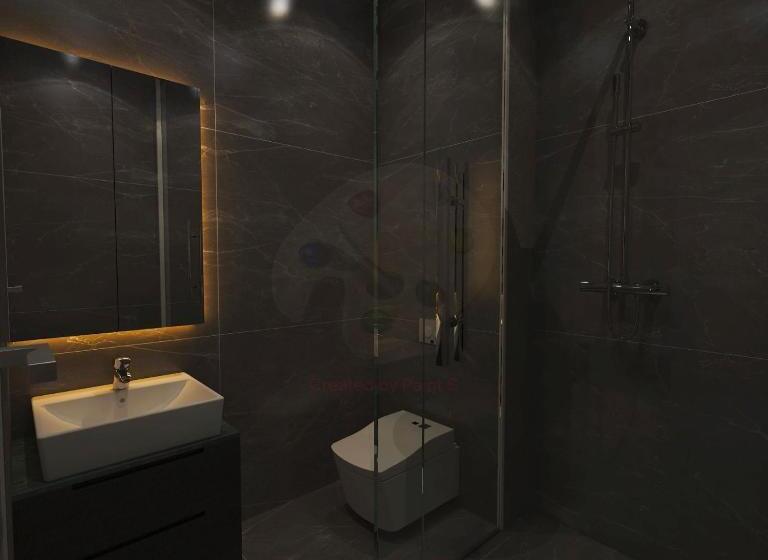 デラックストリプルルーム, The Queen Airport Hotel Round Trip Airport Service