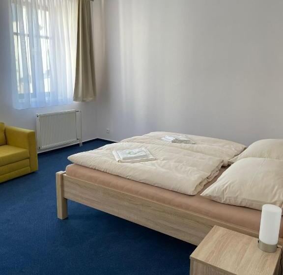 Четырехместный Номер Стандарт, U Města Prahy Náchod