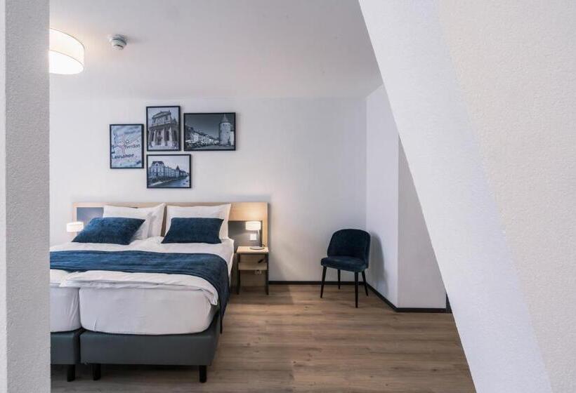 Полулюкс, Yparc Hôtel