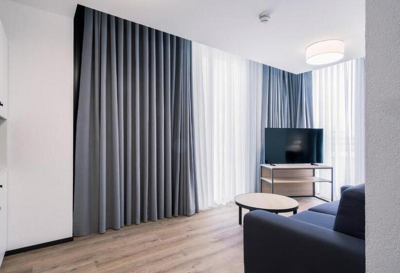 Полулюкс, Yparc Hôtel