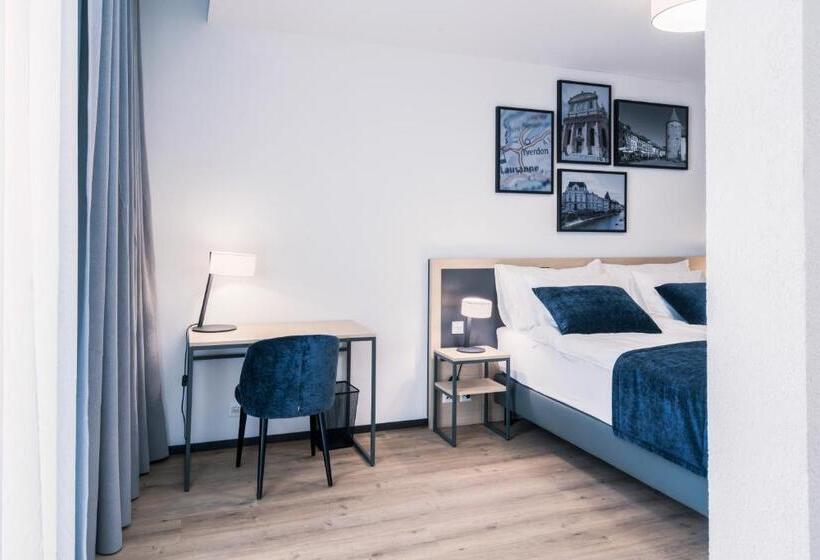 Полулюкс, Yparc Hôtel