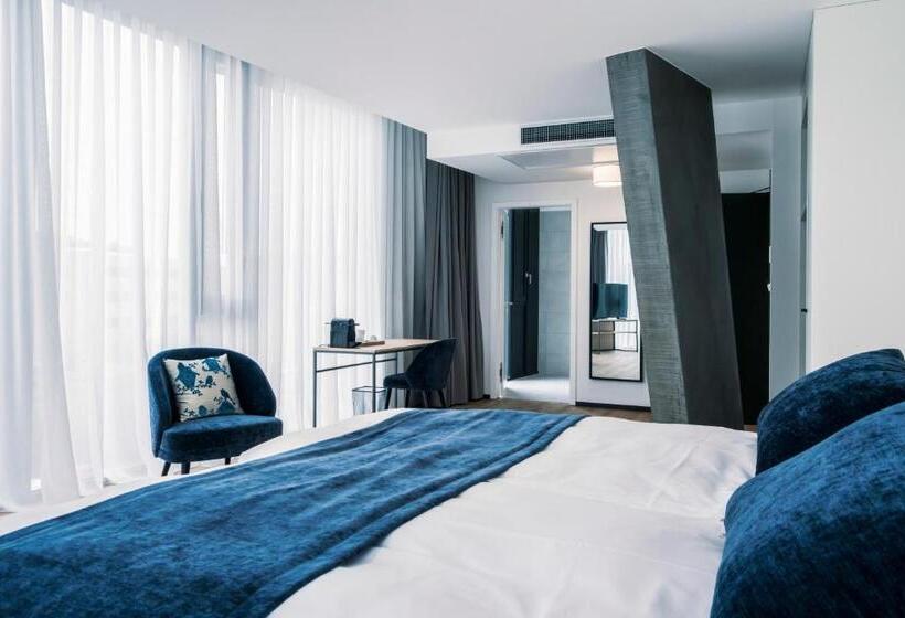 Полулюкс, Yparc Hôtel