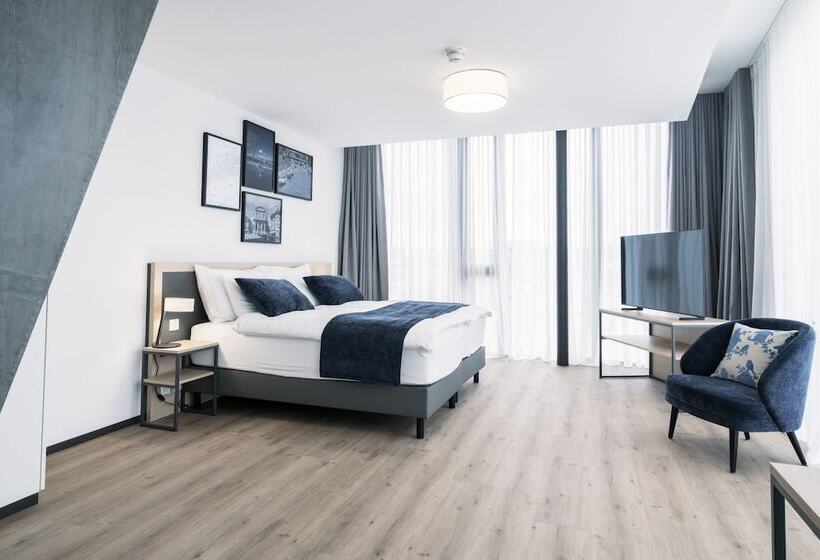 Полулюкс, Yparc Hôtel