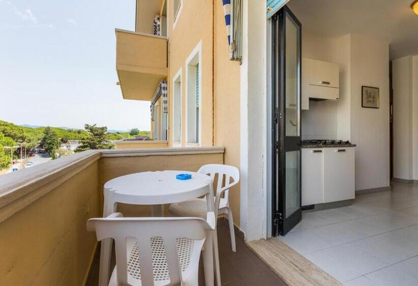 סטודיו סטנדרט עם מרפסת, Isa Residence In Cecina A Few Meters From The Beach