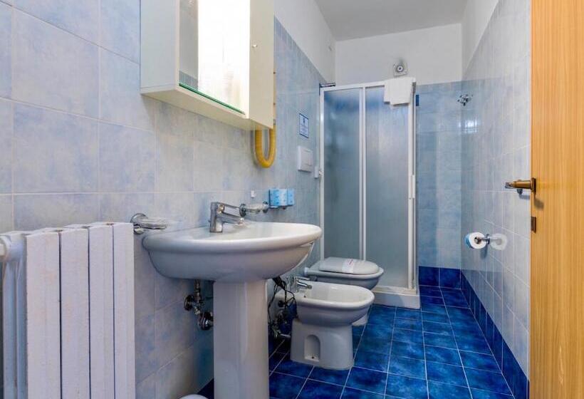 סטודיו סטנדרט עם מרפסת, Isa Residence In Cecina A Few Meters From The Beach