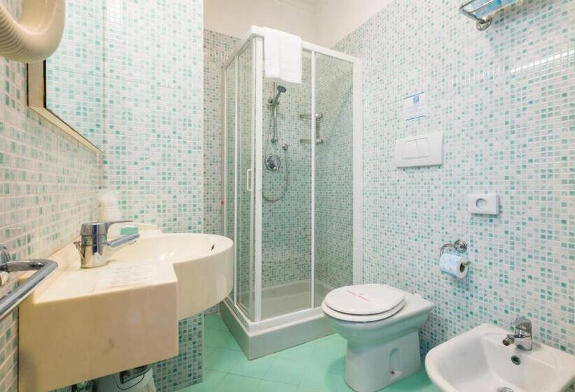 标准工作室带阳台, Isa Residence In Cecina A Few Meters From The Beach