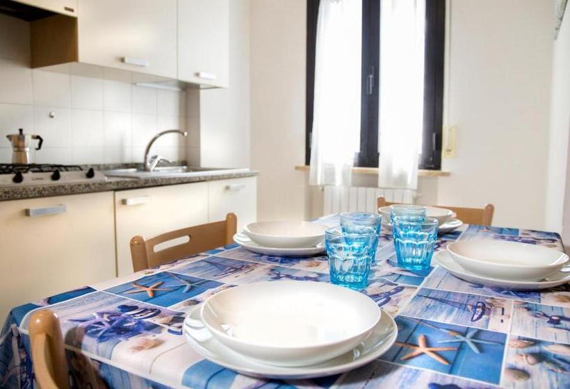 标准工作室带阳台, Isa Residence In Cecina A Few Meters From The Beach