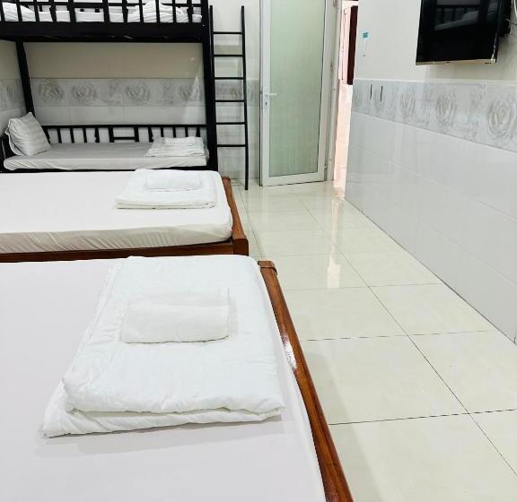 패밀리 룸, Motel Cason