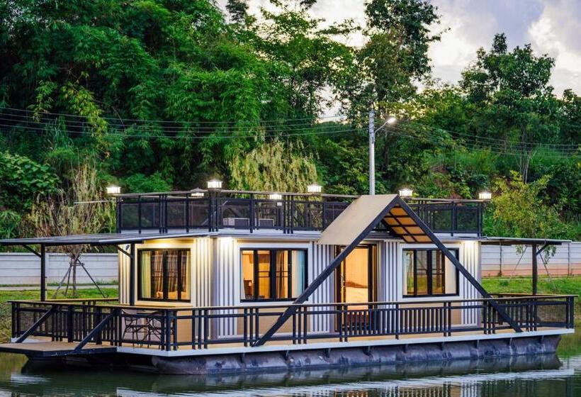 סטודיו דלוקס, Chiangrung Park