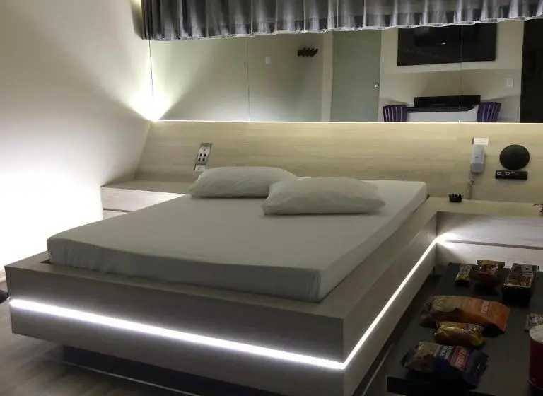 Sviitti, Status Motel