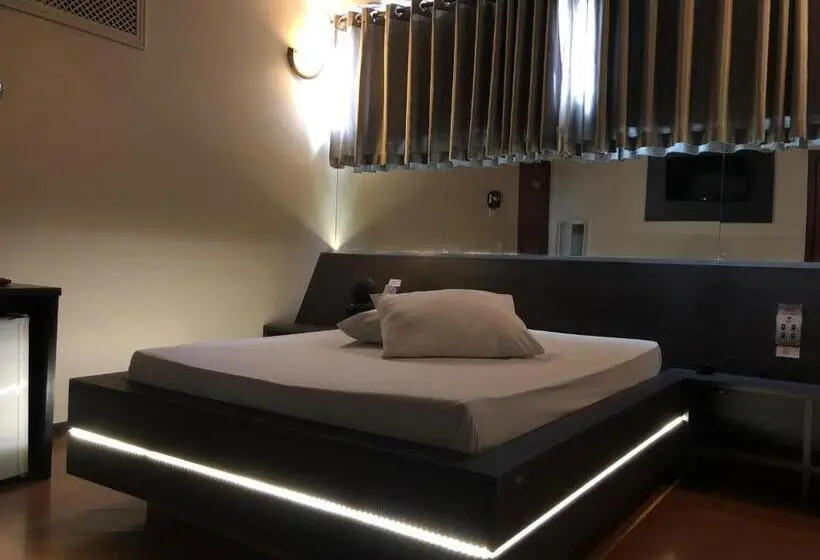 Sviitti Poreallas, Status Motel