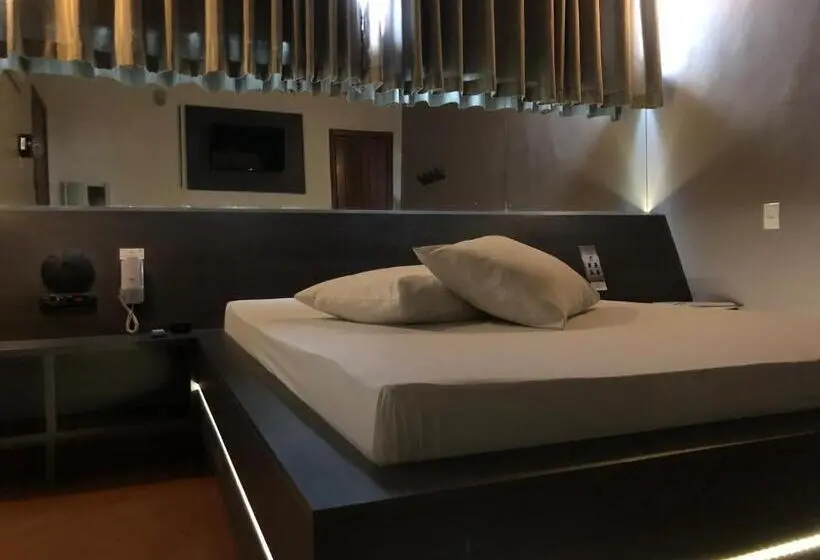 Sviitti Poreallas, Status Motel
