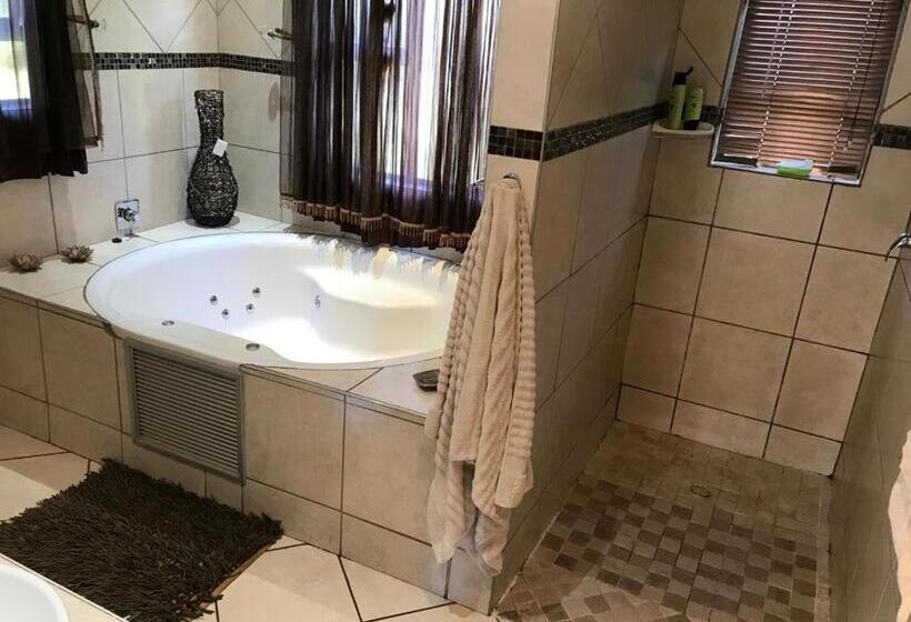 جناح ديلوكس سرير كينج, Amani Boutique Hotel And Conference Centre