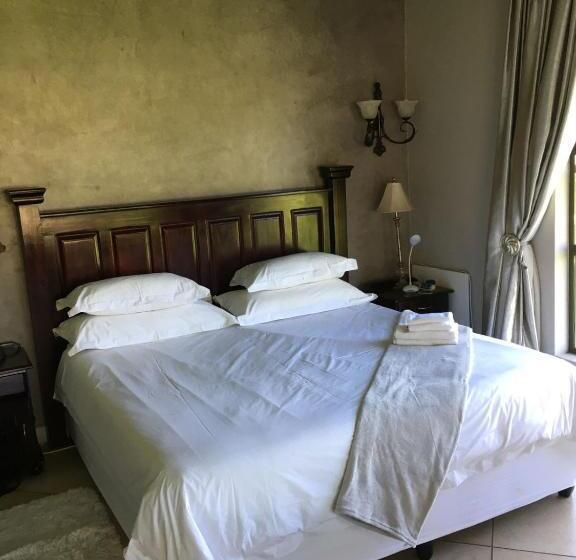 Люкс Deluxe Кровать Кинг, Amani Boutique Hotel And Conference Centre