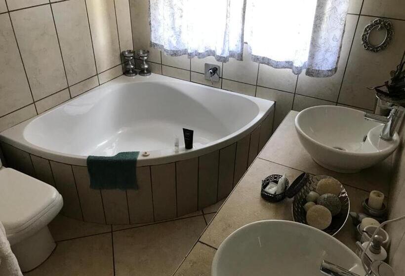 جناح ديلوكس سرير كينج, Amani Boutique Hotel And Conference Centre