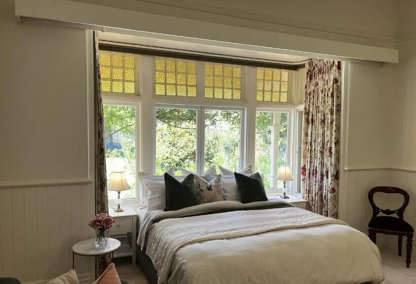キングサイズベッドのデラックスルーム, Tanglewood House, Sheffield Tasmania