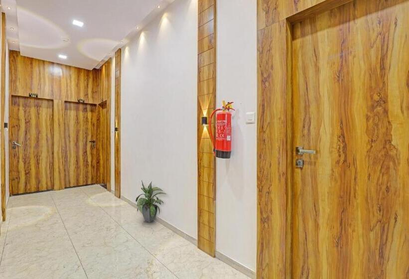 Трехместный Номер Классика, Collection O Hotel Dumas Rooms & Restaurant