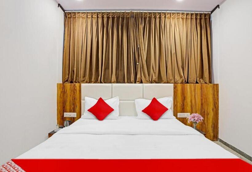 Трехместный Номер Классика, Collection O Hotel Dumas Rooms & Restaurant