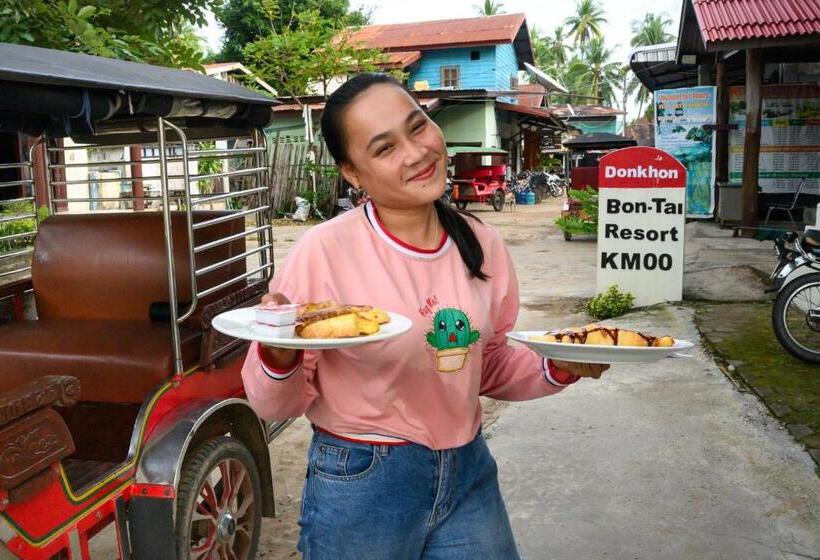 Deluxe room with river view, Bontai Resort, Don Khon