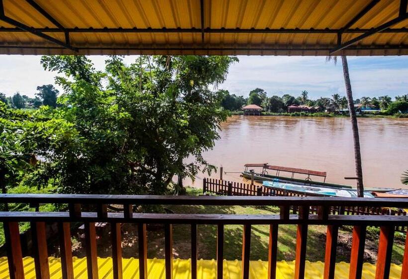 Deluxe room with river view, Bontai Resort, Don Khon